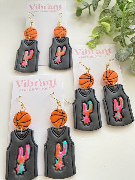 Spurs Jersey with Basketball