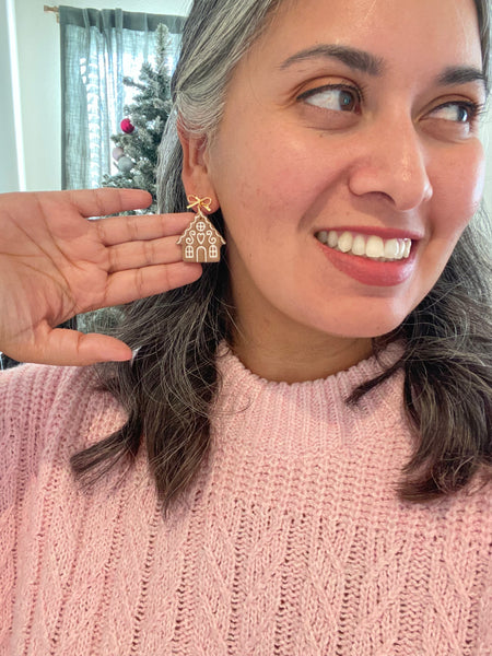 Gingerbread House with Bow